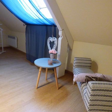 Les Petites Brosses Bed & Breakfast Montbizot Bagian luar foto