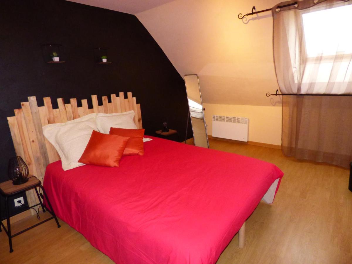 Les Petites Brosses Bed & Breakfast Montbizot Bagian luar foto