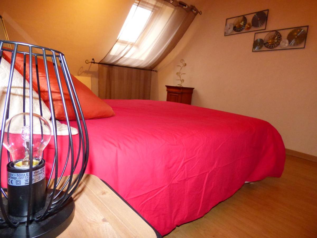 Les Petites Brosses Bed & Breakfast Montbizot Bagian luar foto