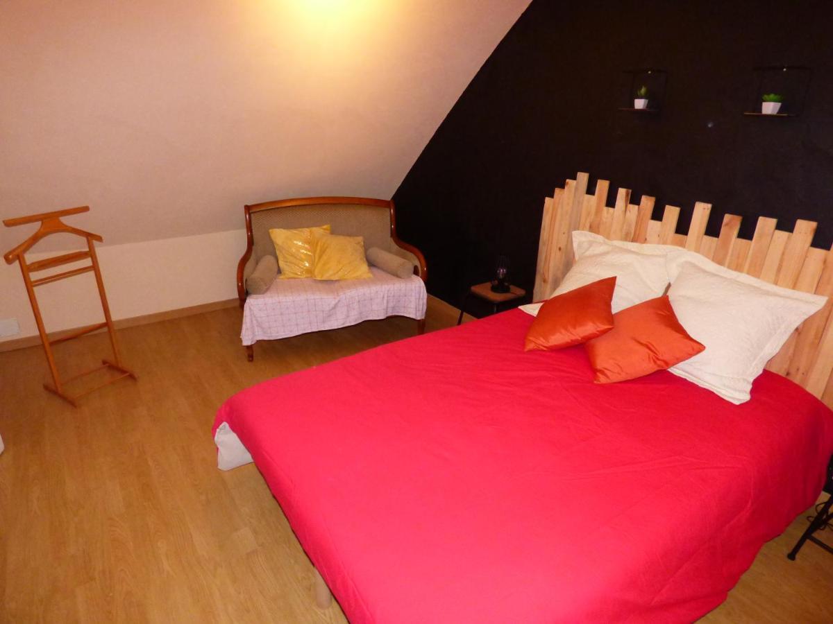 Les Petites Brosses Bed & Breakfast Montbizot Bagian luar foto