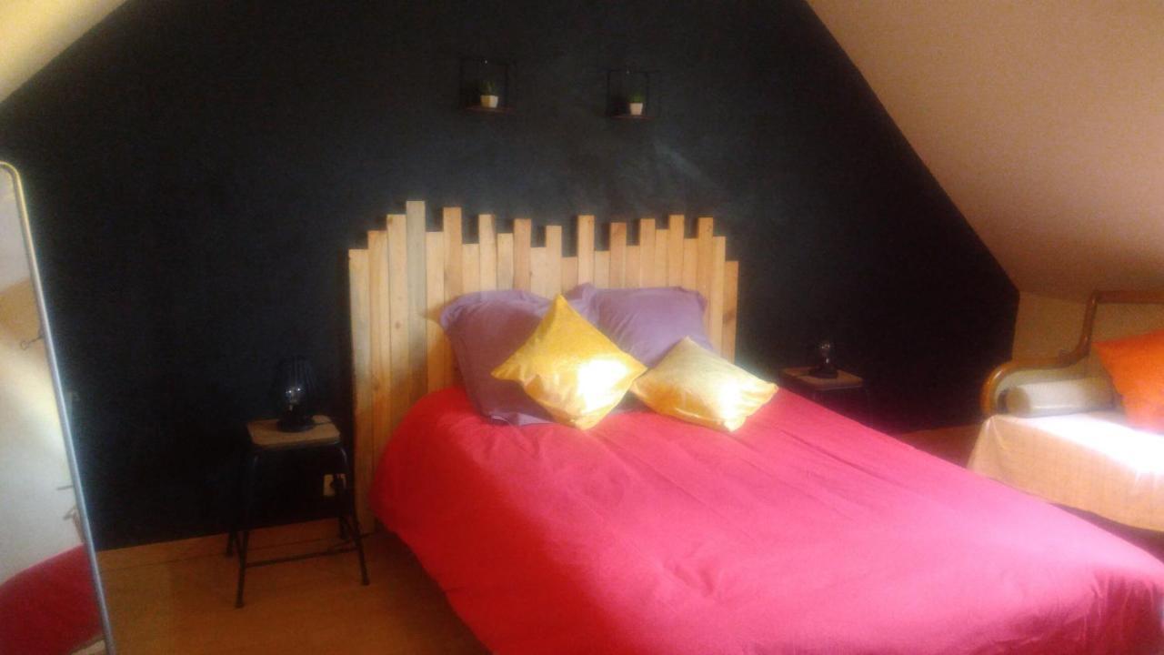 Les Petites Brosses Bed & Breakfast Montbizot Bagian luar foto
